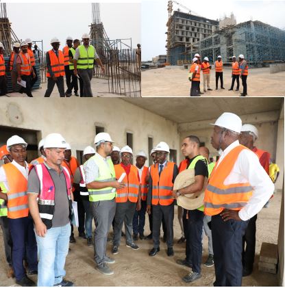 M Alain Ndikumana, Ministre des Finances, du Budget et de l’Economie Numérique, en cravate au milieu, en visite guidée du chantier du futur siège de l’OBR à Kigobe, Mercredi le 19 Août 2026